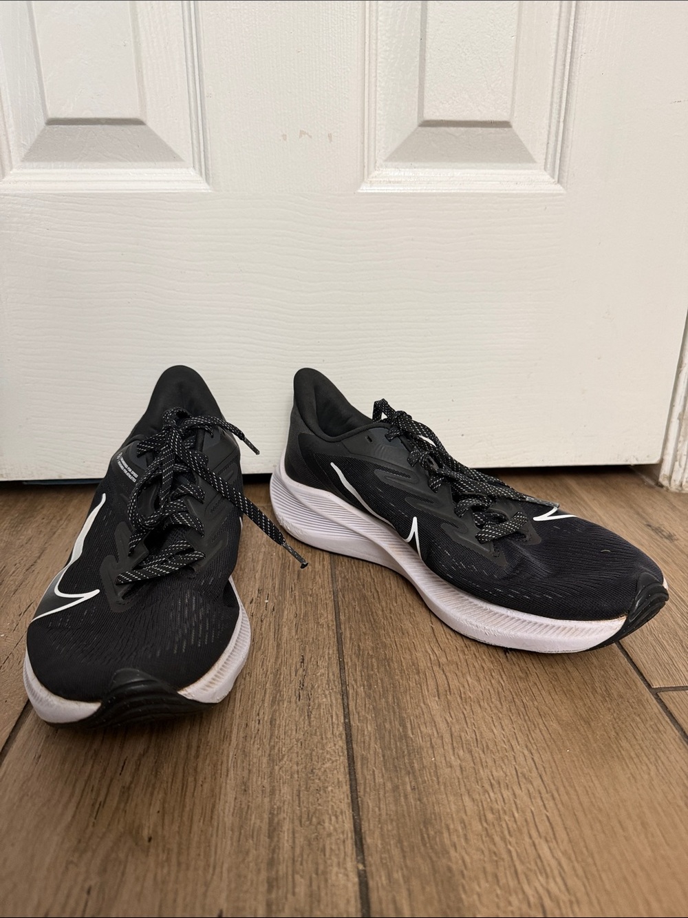 Nike Black and White Men's Athletic Running Shoes